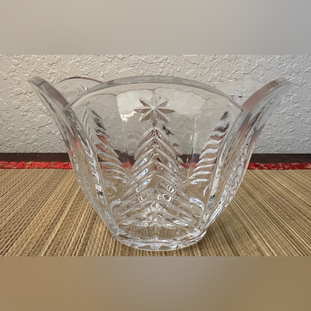 Mikasa Christmas Tree Vintage Glass Bowl 4 1/2ā tall 7ā wide